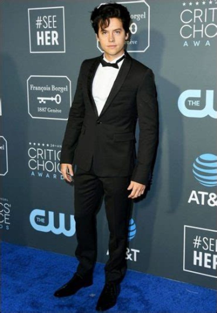 Dylan Sprouse Height Weight Shoe Size Measurements Family Ethnicity