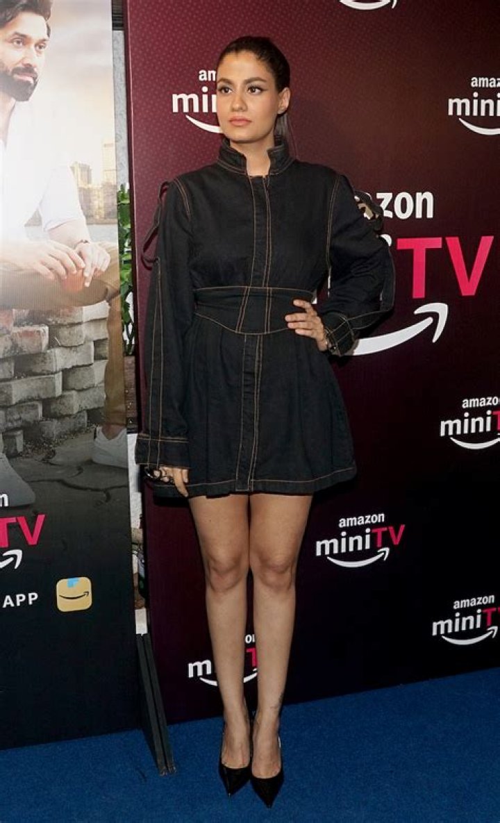 Shreya Dhanwanthary in Bathing Suit Says "Soar" — Celebwell